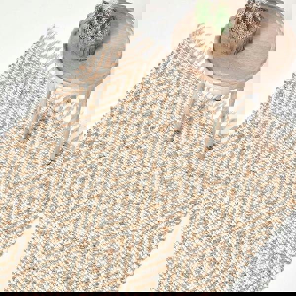 HOMESCAPES Sierra Neutral Diamond Pattern Hemp Chindi Rug