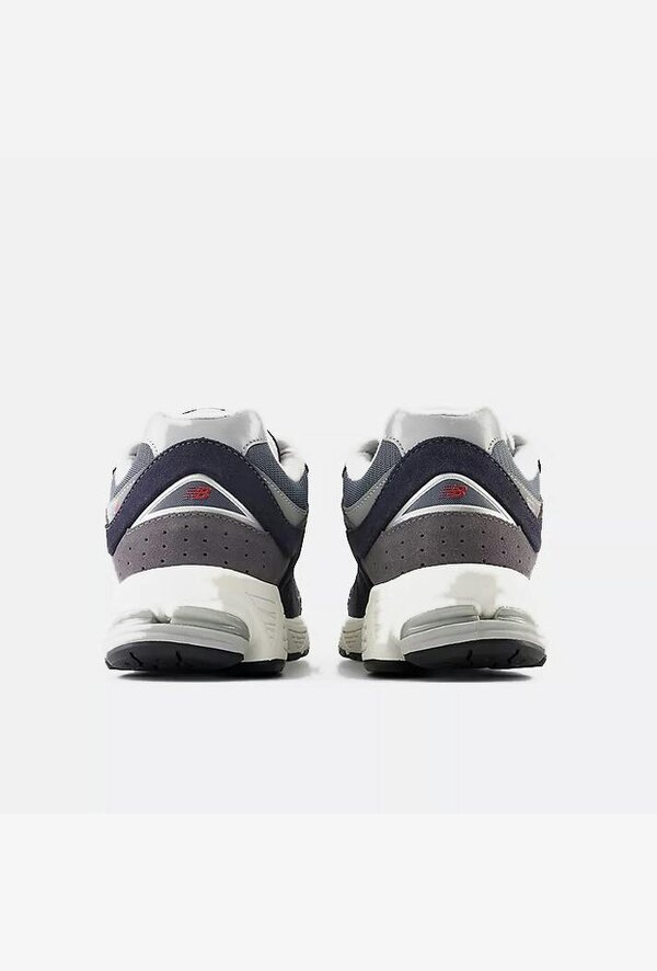 New Balance 2002R Trainers