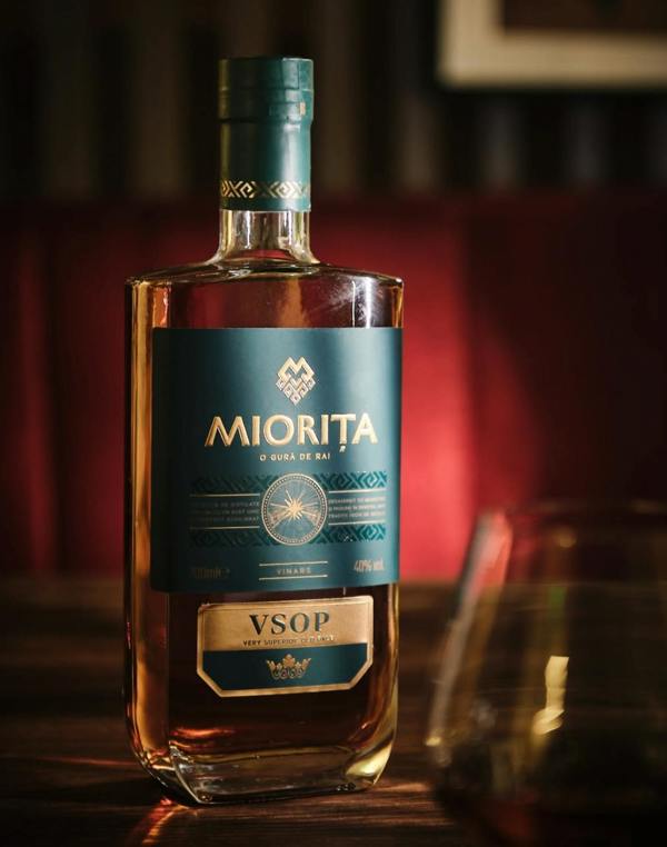 Miorita VSOP Brandy (Cognac / Coniac / Vinars) Aged 5 years with 2 branded glasses 700ml