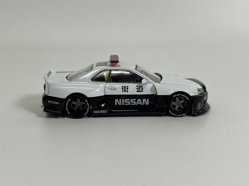 Mini GT Nissan Skyline GTR R34 Kaido Works V2 Aero Japan Police 1:64 Mini GT KHMG120