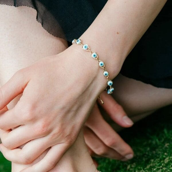 The Colourful Aura Gold Minimalist Adjustable Evil Eye Charm Beaded Protection Dainty Bracelet