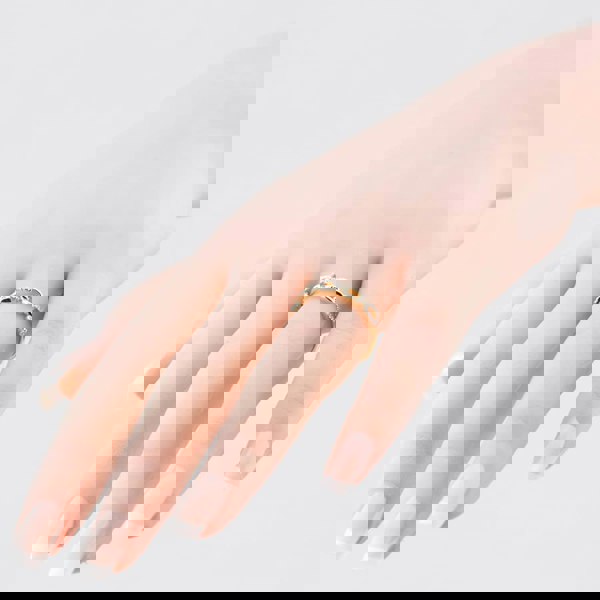 T. H. Baker 9ct Yellow Gold 0.05ct Brilliant Cut Diamond Oval Linked Ring THR29151-05GR (YG)