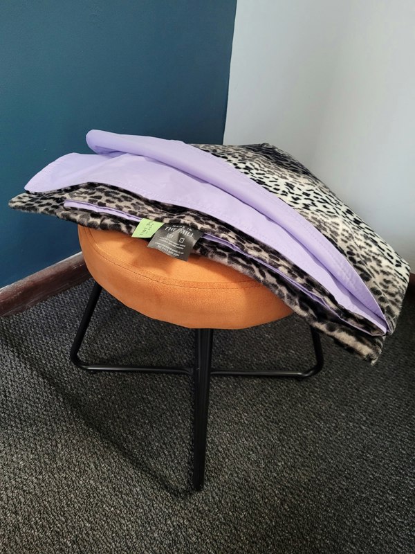 Made in the Mill Water Resistant Cosy Fleece Blanket – Grey Cheetah Print