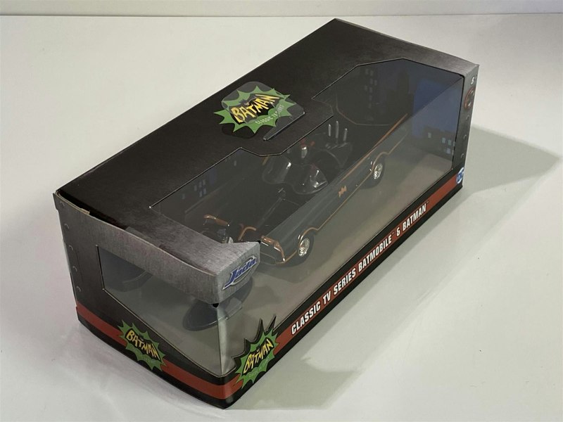 batman 1966 batmobile with figure 1:32 scale jada 31703
