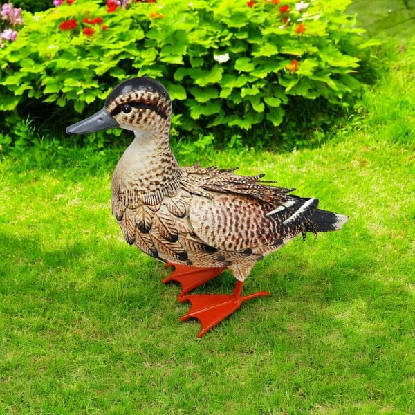EDH Door Hardware Metal Farmyard Female Duck – Handcrafted Rustic Duck Garden Ornament – Weather-Resistant Metal Duck Statue