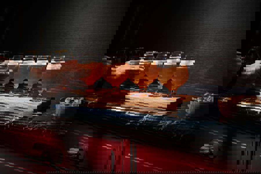 BarCraft Wooden Tasting Paddle 34cm with Set of 4 Glasses, 150ml