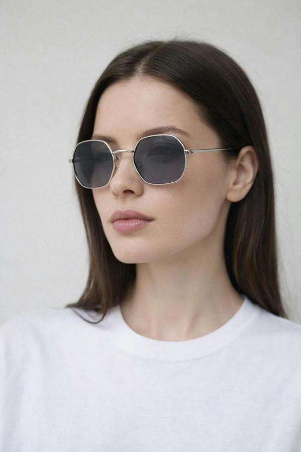 Hexagon Metal Frame Sunglasses with Mirror Lenses in Silver - svnx