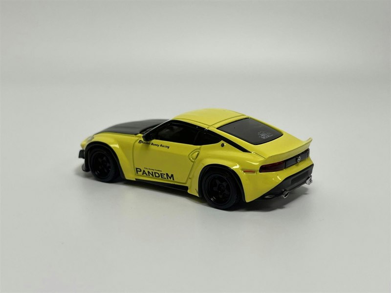 Mini GT Nissan Z Pandem Ikazuchi Yellow RHD 1:64 Mini GT MGT00752R