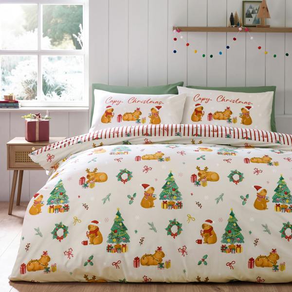 Catherine Lansfield Capybara Christmas Reversible Duvet Cover Set Cream