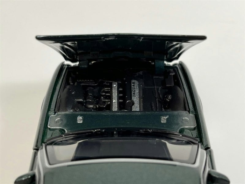 Tayumo Jaguar XJ6 Green LHD 1:32 Scale - Light & Sound Tayumo 32110015