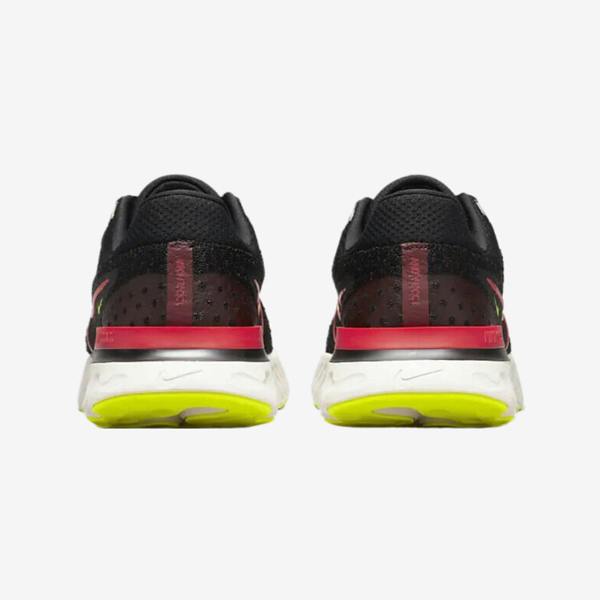 Nike Sneakers   in  Black