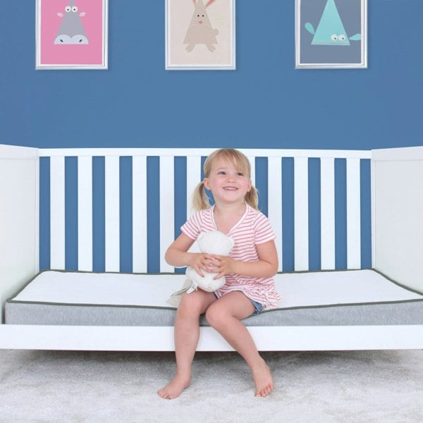 Child sitting on kub mattress