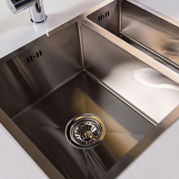 Flode Möckeln | 1.5 Bowl Inset or Undermounted Sink | 555mm x 440mm x 205mm | Brushed Steel Finish