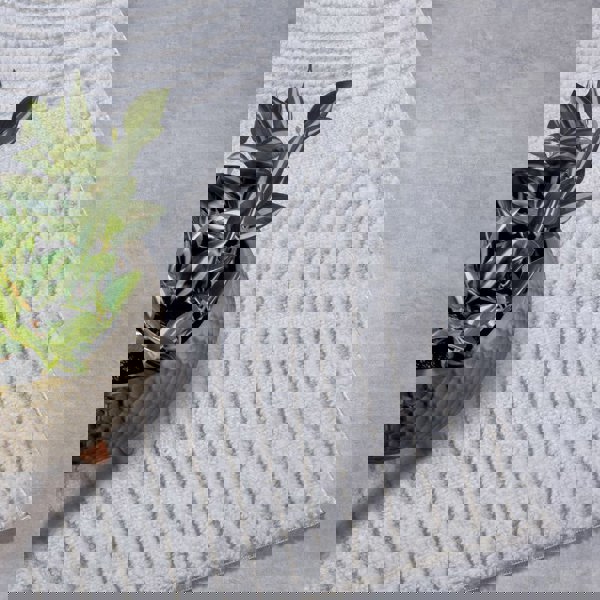 High Pile White Rug Pigment – Geometric Design