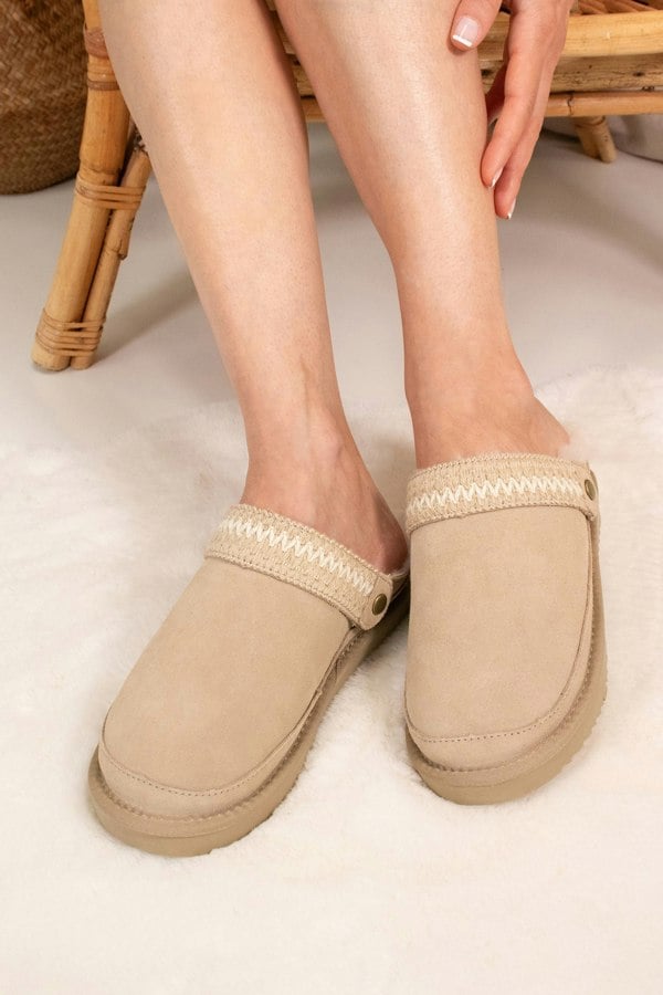 Pretty You London Women's Hallie Sheepskin Multiway Slippers in Beige