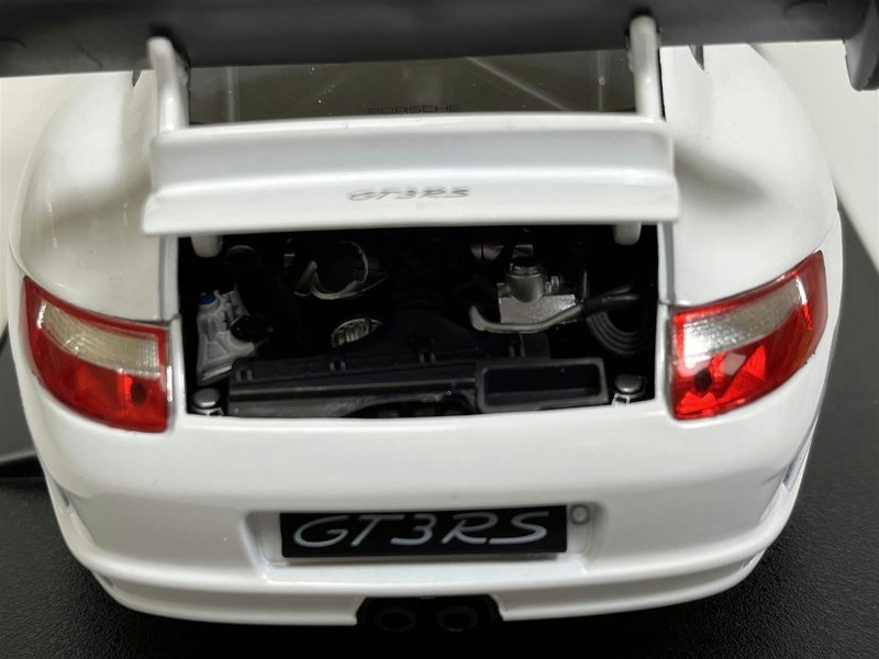 Welly Porsche 911 997 GT3 RS White 1:18 Scale Welly 18015w