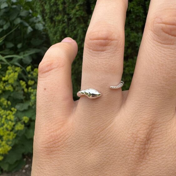 Reeves & Reeves Adjustable Snake Ring