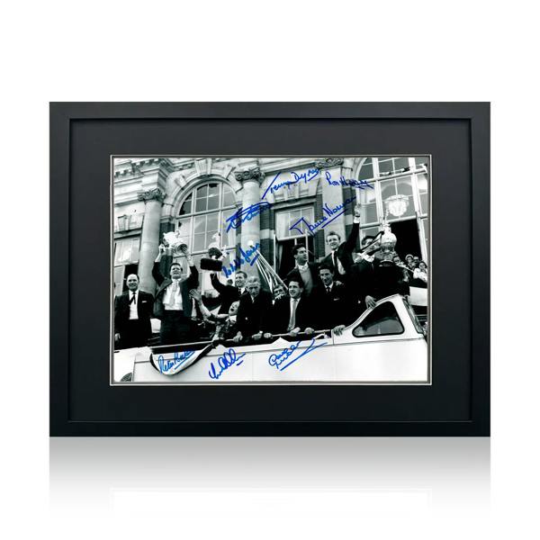 Tottenham Hotspur 1961 Squad Signed By 8 Image 2 Deluxe Mount Frame