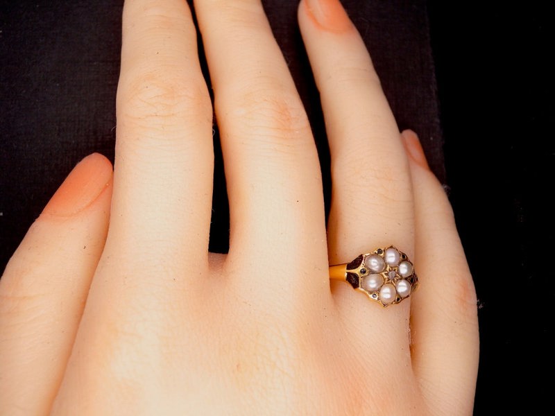 Vintage Tom A pretty Victorian pearl cluster dress ring