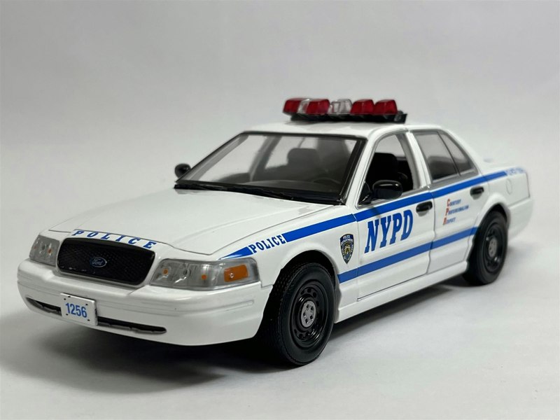 Greenlight Quantico 2003 Ford Crown Victoria 1:24 Scale Greenlight 84183