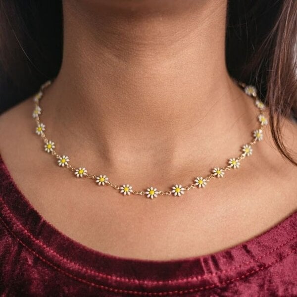 The Colourful Aura Colourful White Flower Daisy Summer Floral Charms Sun Flower Choker Necklace
