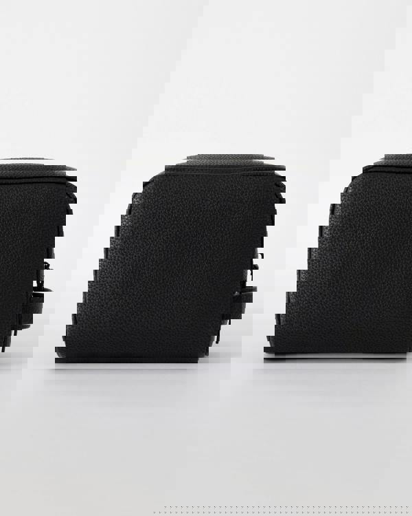 back view of Tommy Hilfiger Essential PU Mens Washbag in Black