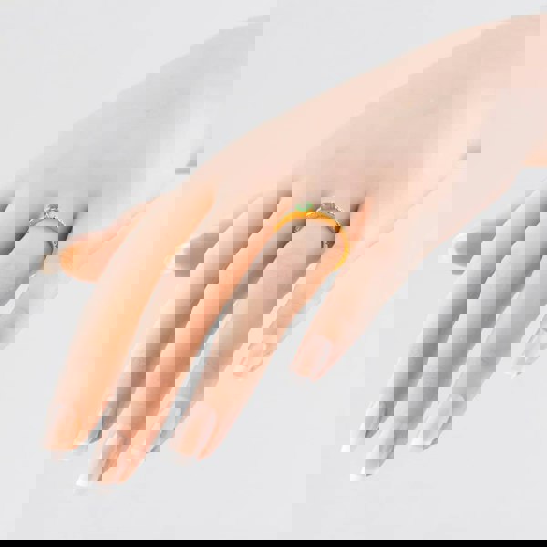 T. H. Baker 18ct Yellow Gold Oval Cut Emerald & Brilliant Cut Diamond Shoulder Set Solitaire Ring R26803KY18GG005 18KY