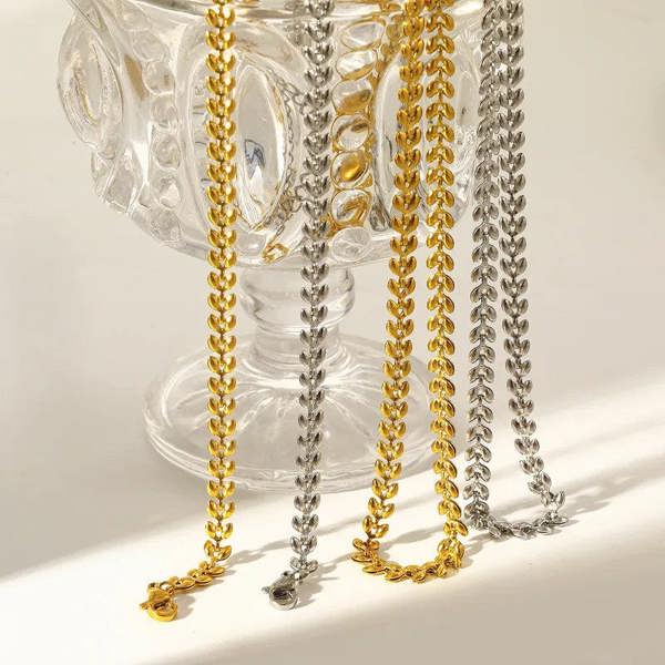 Elk & Bloom 14K Gold Leaf Chain Choker Necklace