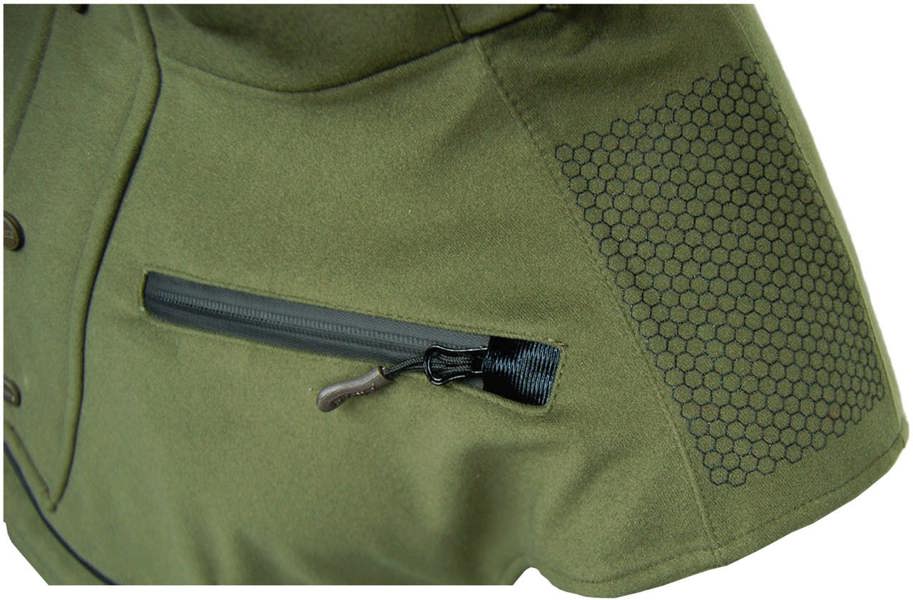 Shoulder grips on Game Stalking smock prevents slipping of rifle or bag