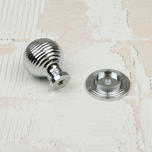 Handle & Home 27.5mm Polished Chrome Beehive Round Knob