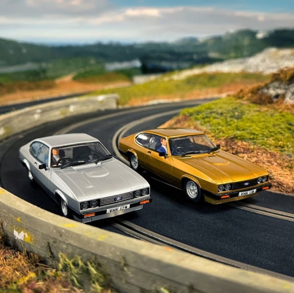 Scalextric The Professionals Capri Twin Pack 1:32 Scale C4642