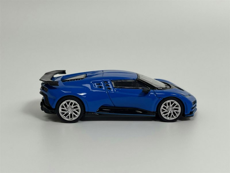 Mini GT Bugatti Centodieci Blu Bugatti LHD 1:64 Scale Mini GT MGT00586L