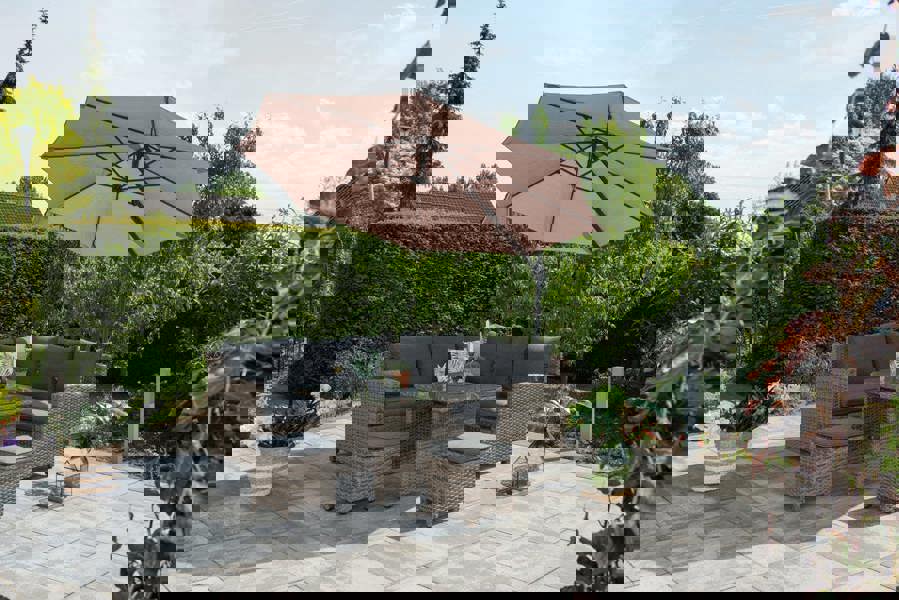 Hawaii S 300cm Round Cantilever Parasol with cross base