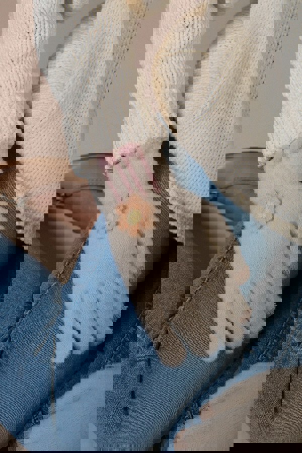 SVNX Knitted Flower Gloves in Beige