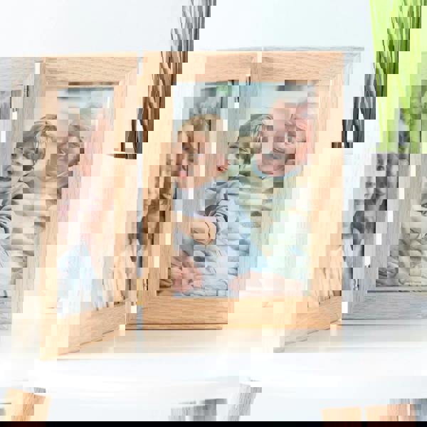 MijMoj Design Solid Oak Hinged Picture Frame - For 6x4" or 7x5" Photos, Natural Finish