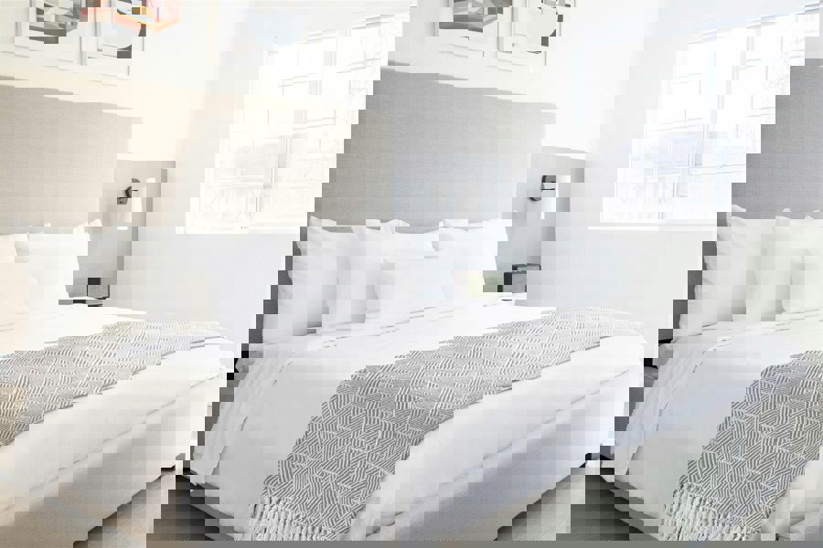 Emma Barclay Zahra Silver Blanket/Throw