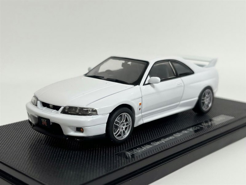 Ebbro Nissan Skyline GTR R33 V Spec 1995 White 1:43 Ebbro 44186