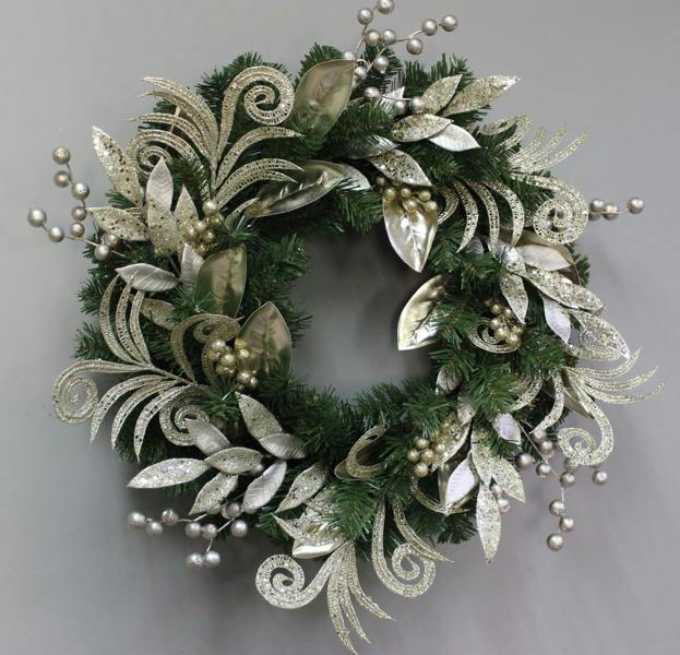 60cm Christmas Wreath with Champagne Gold and Silver Berry Decoration image 5