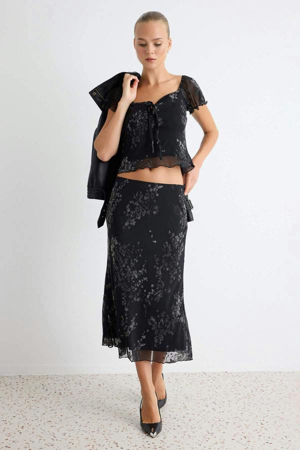 2-Piece Sweetheart Neck Tie Detail Fitted Midi Co-ord