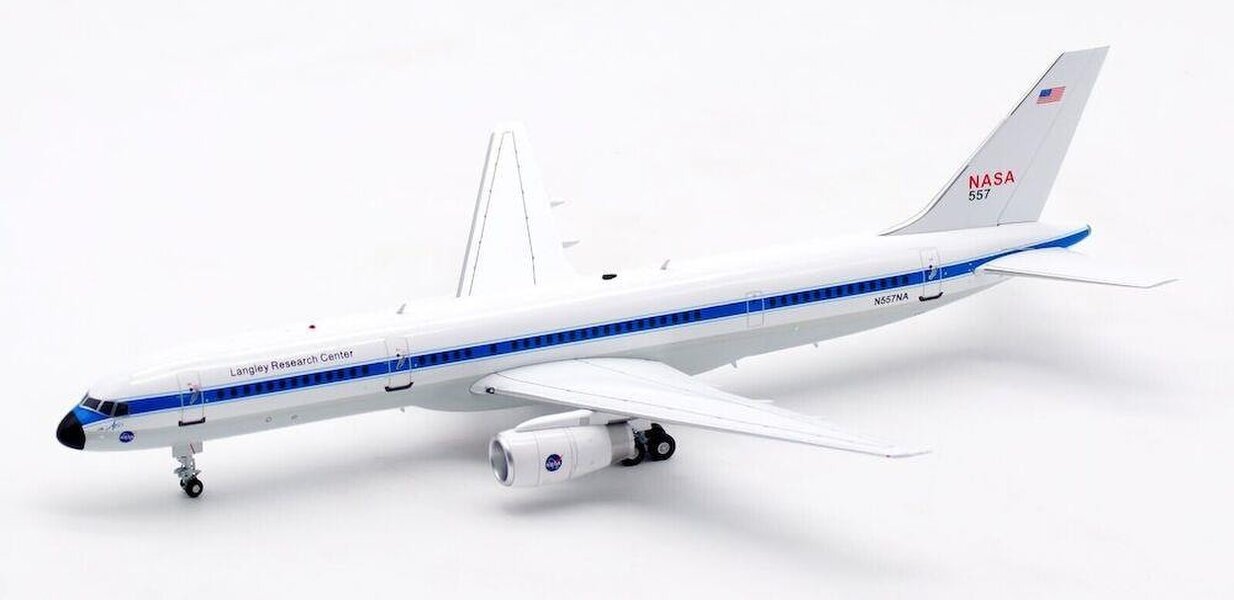 MCSlots NASA Boeing 757-200 N557NA With Stand 1:200 Scale Inflight200 IF757NASA
