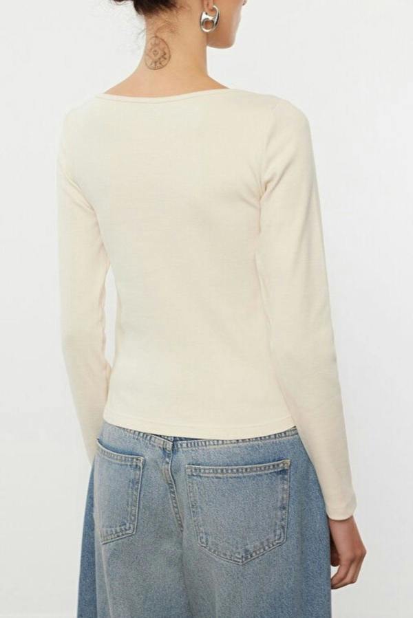 WOVCOR Crew Neck Knit Blouse with Button Detail