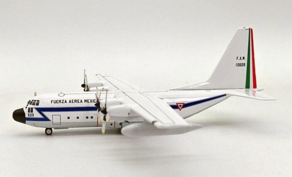 MCSlots 10609 Lockheed C-130A Hercules L-182 El Aviador 1:200 Inflight200 IFEAV609