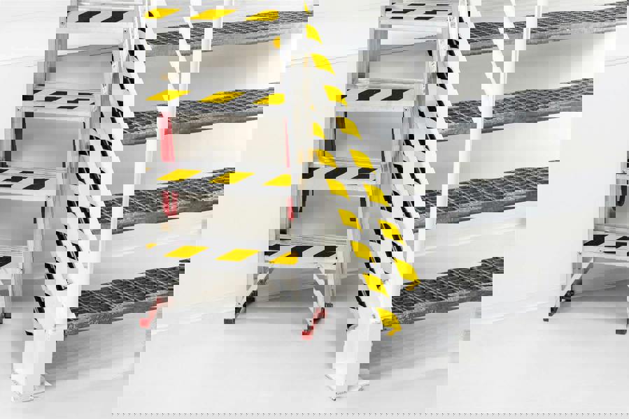 Durable Clamp On Warning Edge Impact Protection Profiles E8R | 1 Metre