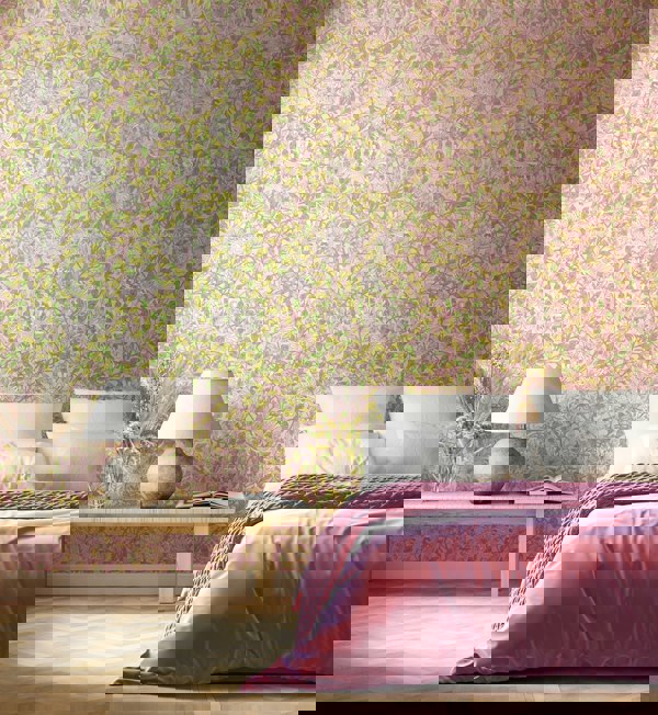 Hoopla Walls Honeysuckle Leaf Trail - Soft Pink 10m Wallpaper