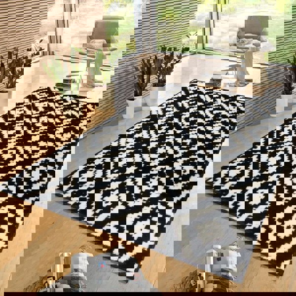 Velours Geometric Design Black & White