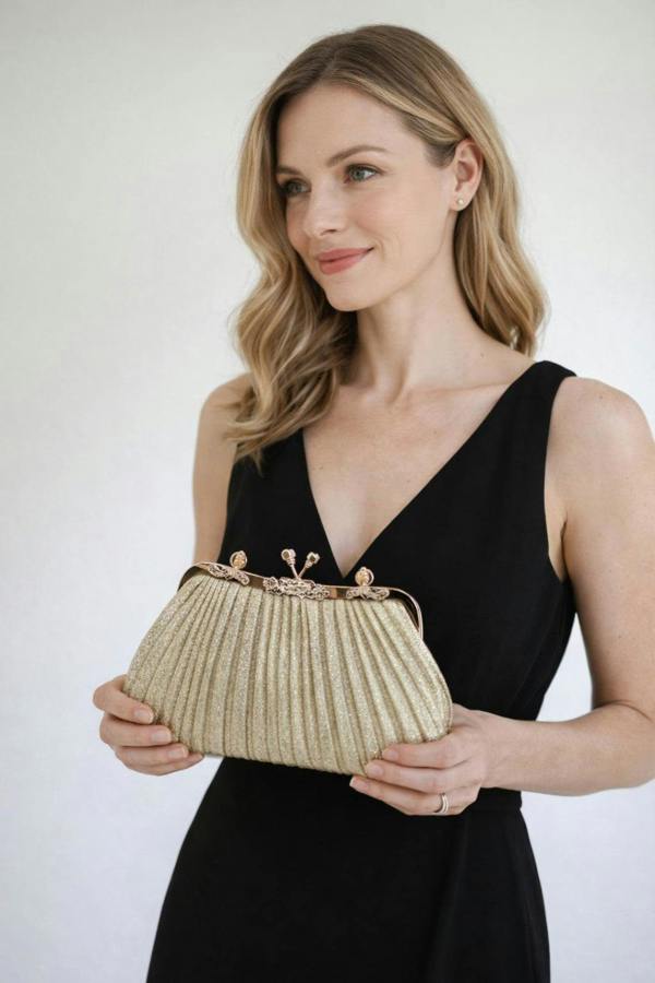 Glitter Metallic Fibre Clutch Bag in Gold - svnx