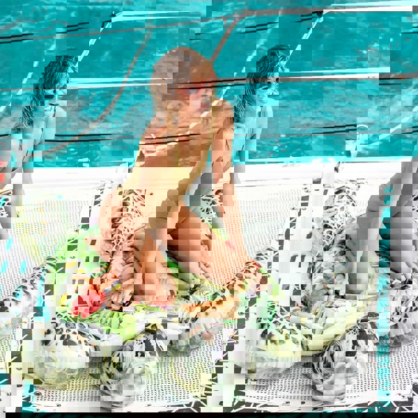 Inflatable Realistic Sea Turtle Ride-On – Multicolored Pool Float with 2 Handles