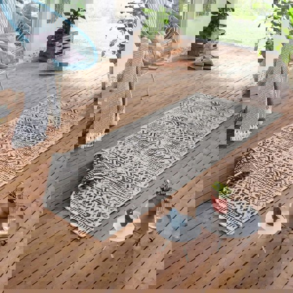 Indoor-Outdoor Reversible Geometric Black Rug