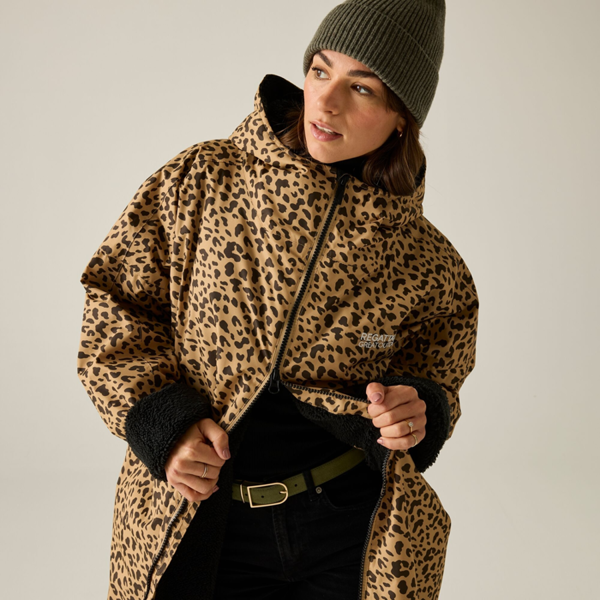 Regatta Unisex Adult Leopard Print Waterproof Reversible Changing Robe - Multicoloured