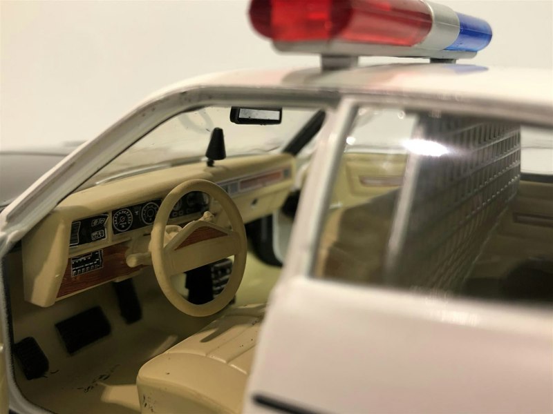 the terminator 1977 dodge monaco 1:24 scale greenlight 84101